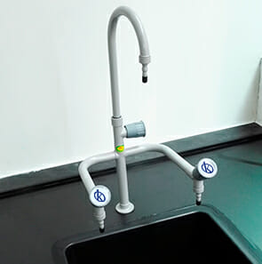Recherche de l'efficacité et de la sécurité avec le mobilier de laboratoire