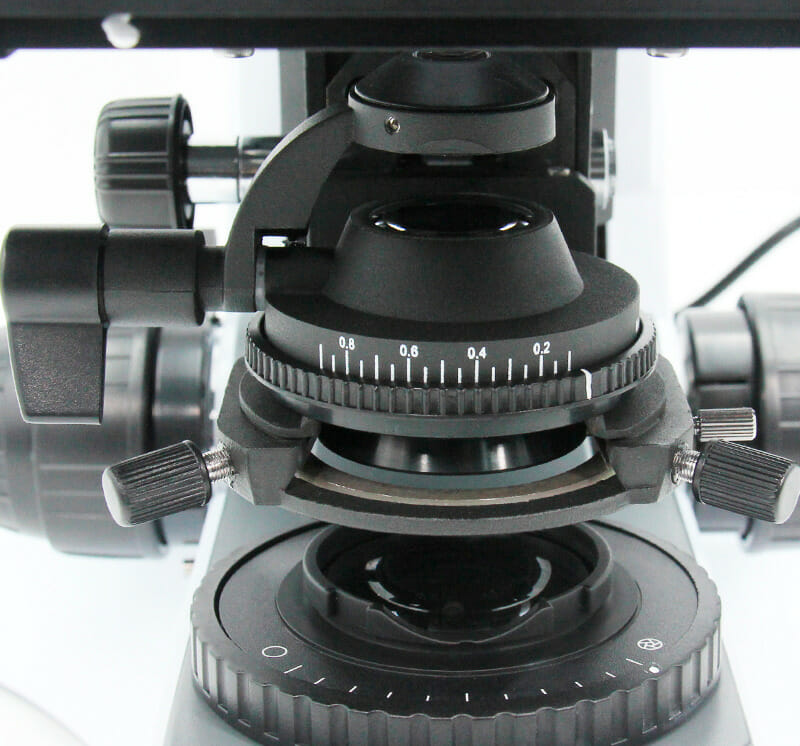 Microscope de laboratoire trinoculaire YR0231 – 4